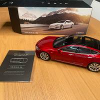 Tesla model S scala 1:18 Diecast