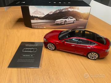 Tesla model S scala 1:18 Diecast