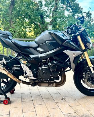 SUZUKI GSR 750 2016