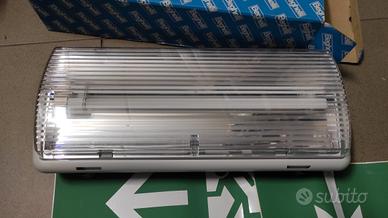 lampada Beghelli emergenza con adesivi