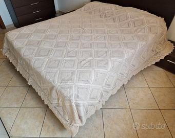Copriletto matrimoniale uncinetto ricamato a mano
