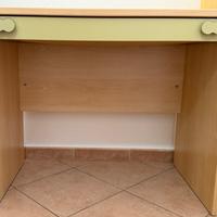 Scrivania in buone condizioni verde