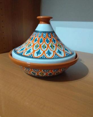 Tajine dipinta a mano nuova, mai usata 