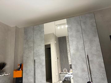 armadio colore grigio 