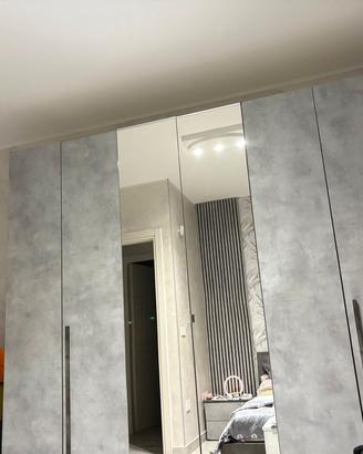 armadio colore grigio 