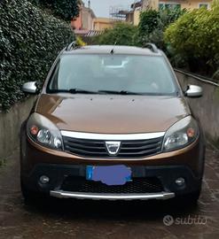 Dacia SanderoStepway GPL,  2012, 174.000km, 4500€