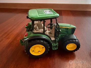 Trattori John Deer Bruder
