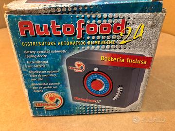 Distributore automatico mangime pesci