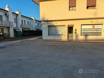 Negozio zona casello Conegliano