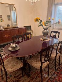 Tavolo di legno antiquariato con sedie