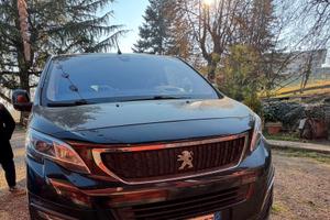 PEUGEOT TRAVELLER