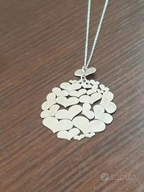 Collana in argento con pendaglio a cuoricini 