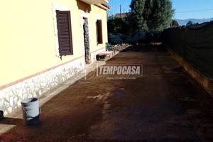 Trilocale con terreno annesso