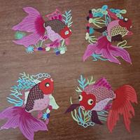 pesci rossi in carta colorata