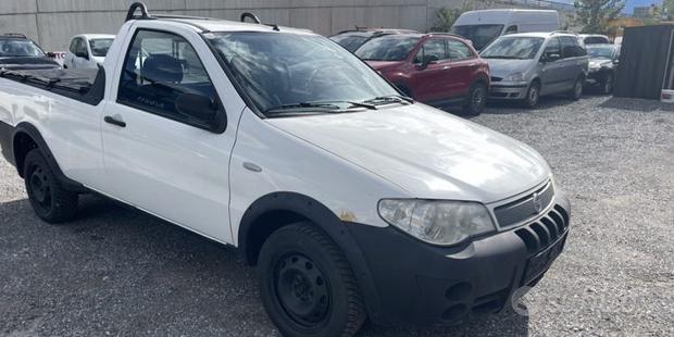 Fiat Strada
 in vendita a Erba