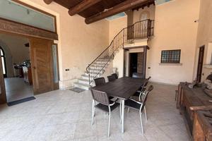 Casa indipendente di 609 m² con 4 locali e box aut