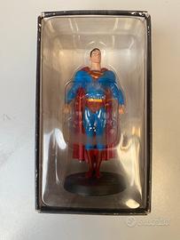 Statuetta superman in piombo dipinta a mano