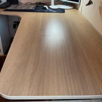 Scrivania regolabile ad angolo ikea + cassettiera