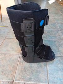tutore a stivaletto nero, tipo walker marca SALUX