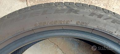 4 Pneumatici 235 45 R19 95V Bridgestone Estivi