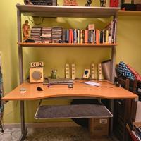 Scrivania Ikea con mensola