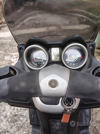 Scooter xmax 250
