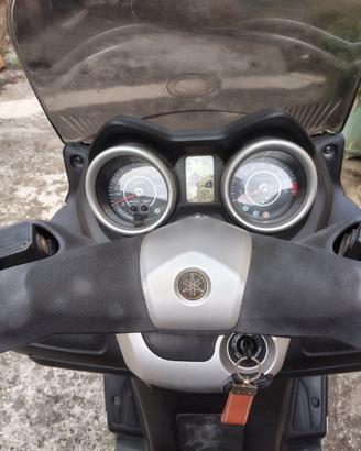 Scooter xmax 250