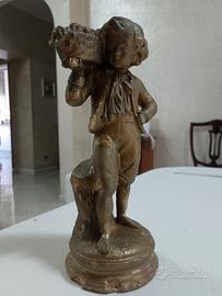 Antica Statuetta Bambino cesto in gesso XX P. Nuto