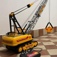 Gru cingolata a torre telecomandata