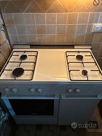 CUCINA CON FORNO ELETTRICO STATICO DE LONGHI