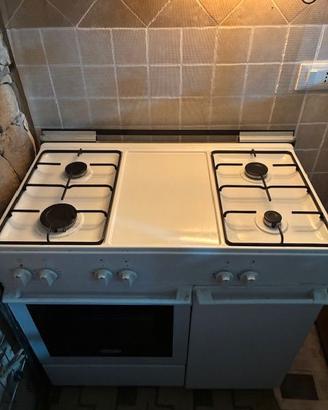 CUCINA CON FORNO ELETTRICO STATICO DE LONGHI