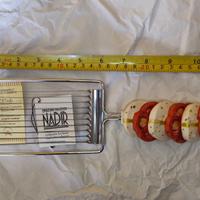 Affetta pomodori e mozzarella