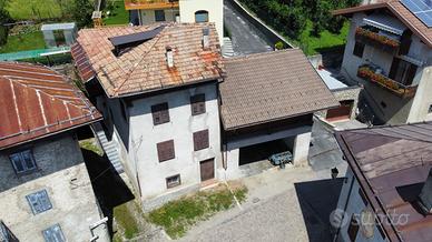 Casa autonoma da ristrutturare in centro