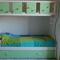 Letto a castello + materasso + mobile contenitore
