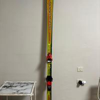 Sci Dynastar G9 con attacchi