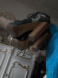 Scarpe stile Jeffrey Campbell