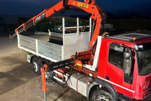 Cassa scarrabile con gru palfinger