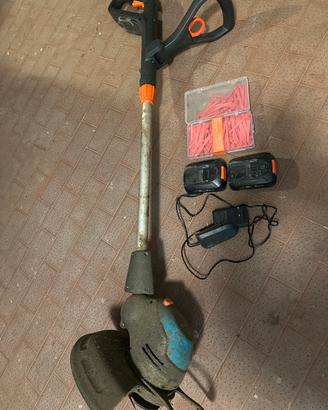 Decespugliatore con 2 batterie.