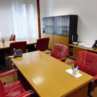 2 scrivanie e 2 armadi (set x l’ufficio)