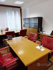 2 scrivanie e 2 armadi (set x l’ufficio)