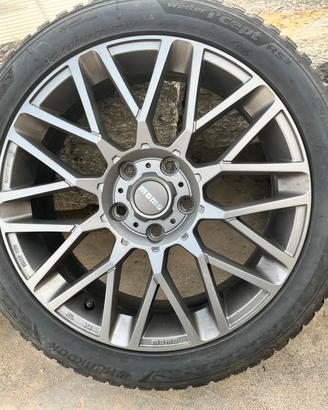 Gomme invernali con cerchi momo r17