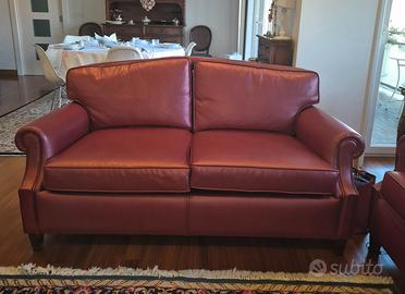 2 Divani Chelsea in ecopelle martellata
