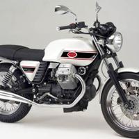 Moto Guzzi V7 II - 2010 scambio con auto