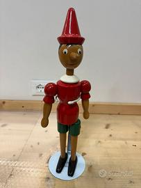 Pinocchio in legno con piedistallo vintage