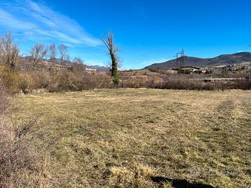 Terreno di mtq2700 di cui 600 edificabili