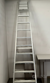 Scala in alluminio con pedana e 10 gradini