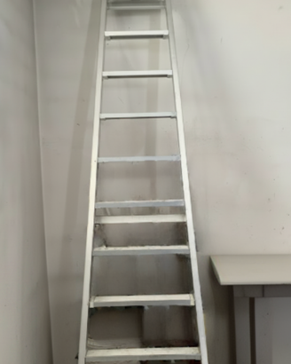 Scala in alluminio con pedana e 10 gradini
