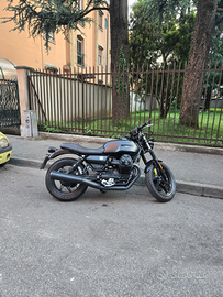 Moto guzzi v7 2021
