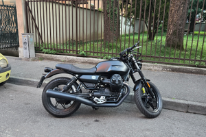Moto guzzi v7 2021