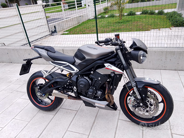 Triumph street triple RS 765